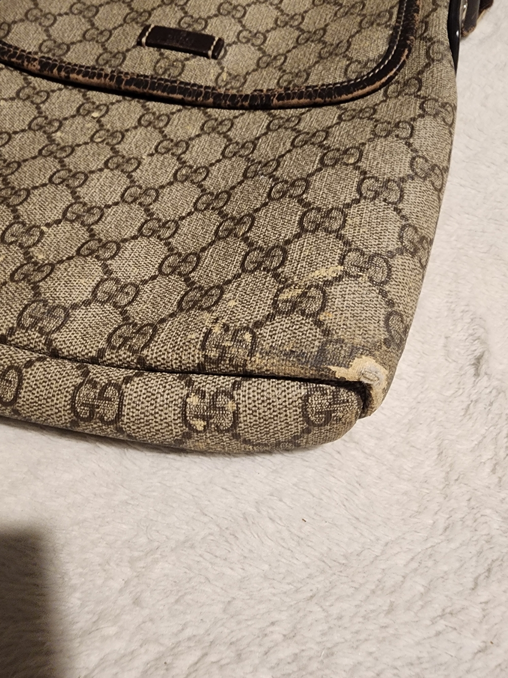 Gucci GG Supreme Canvas and Leather Shoulder Bag (model 223666) - Picture 3 of 16